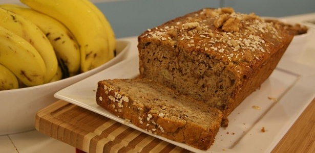 Bolo de banana, mel e nozes não leva açúcar, farinha de trigo ou leite - Band