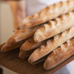 As baguetes, símbolo da gastronomia francesa, tem receita protegida por lei federal  - Steve Baccon/Getty Images
