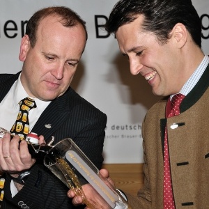 Karl Schiffner (E) e Sebastian Priller-Riegele, vencedores de 2009 e 2011 do Campeonato Mundial de Sommeliers de Cerveja - Divulgação