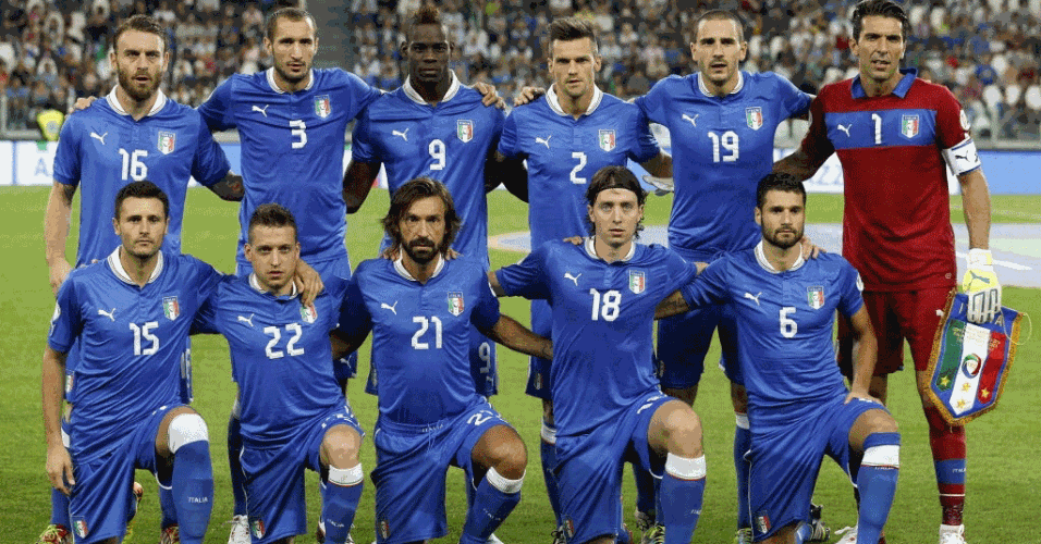 10.09.2013 - Equipe da Itália perfilada antes da partida contra a República Tcheca, pelas Eliminatórias da Europa para a Copa-2014