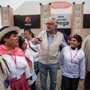 O chef Alain Ducasse durante a feira Mistura, no Peru  - APEGA - Sociedad Peruana de Gastronomia