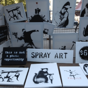 Obras do Banksy são vendidas por R$ 130 em barraca - BBC