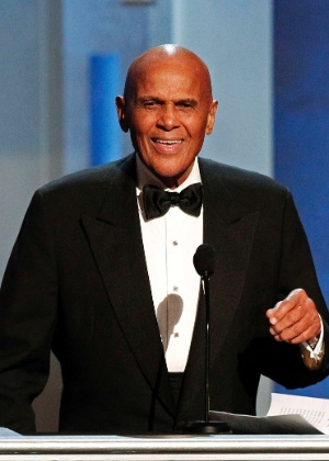 O ator e músico Harry Belafonte fala durante evento em Los Angeles, em 2013 - Mario Anzuoni/Reuters
