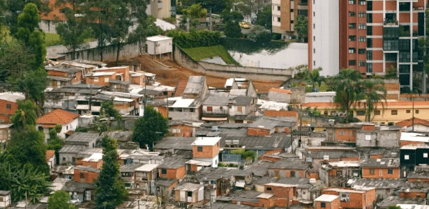 Indicadores sociais avançam, mas Brasil está longe do ideal, diz economista