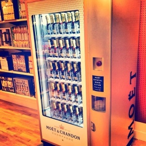 Máquina automática de champanhe da Moët&Chandon, instalada em Londres - Divulgação/twitter.com/Moet_UK