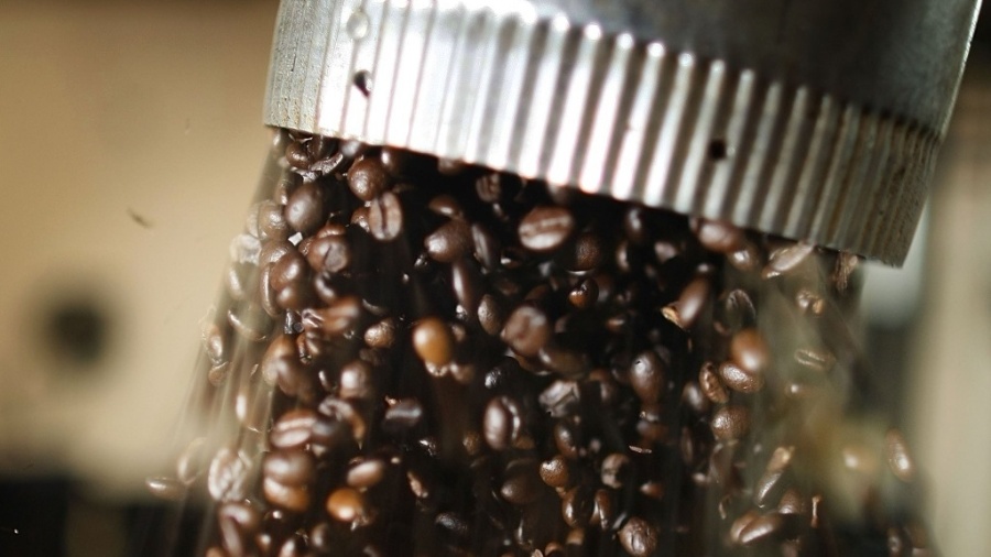 O café arábica para entrega em julho chegou a subir 5,8% em Nova York na segunda-feira (16) - AFP