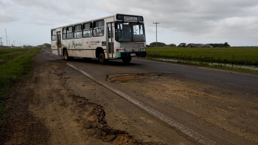 Em quatro anos, situação das estradas pioraram significativamente  - Fernando Donasci/Folha Imagem