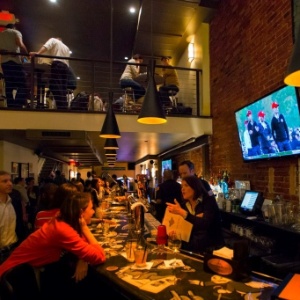 Bar Board Room, em Washington (Estados Unidos), onde os clientes podem trazer comida de casa - Divulgação/facebook.com/BoardRoomDc