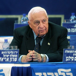 Ex-premiê israelense Ariel Sharon, em foto de 3 de março de 2005 durante evento do partido Likud - Jim Hollander/Efe