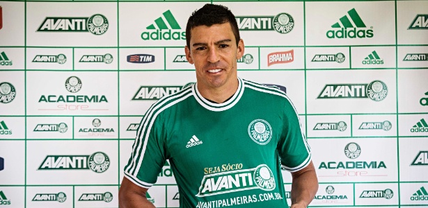 Lucio, ex-capitão da seleção, entrou bem no Palmeiras e empolgou; Corinthians ainda não fez o mesmo - Eduardo Knapp/Folhapress