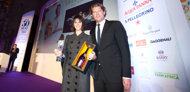 A chef Helena Rizzo, do Maní (SP), recebe o prêmio de melhor chef feminina de 2014 durante cerimônia do "50 Best", em Londres - Divulgação/The World"s 50 Best Restaurants 2014/William Reed Business Media