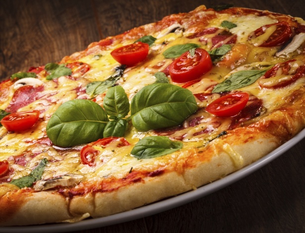 Segundo estudo da Coldiretti, associação que representa os agricultores italianos, a pizza italiana já não merece esse nome - Thinkstock
