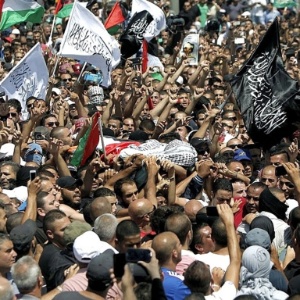 Multidão acompanhou velório de palestino 