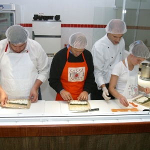 Restaurante SassaSushi oferece aulas de culinária japonesa em São Paulo durante mês de julho - Divulgação
