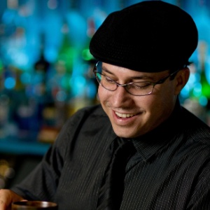 O barman Marcelo Serrano, do Brasserie des Arts, vai ajudar a eleger os 50 melhores bares do mundo - Divulgação