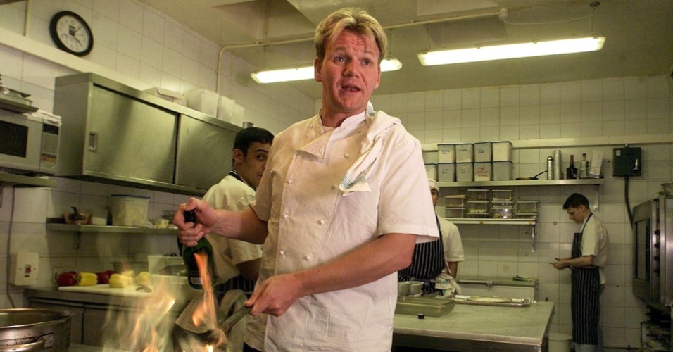 Gordon Ramsay, cozinheiro que participa de programas de TV, em seu restaurante em Londres