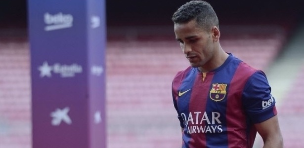 Douglas não deverá permanecer no Barcelona na próxima temporada - AFP PHOTO/JOSEP LAGO
