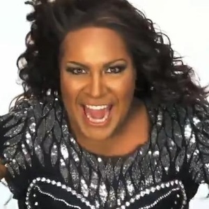 Tiago Abravanel vira Beyoncé, Lady Gaga e Silvio Santos em clipe de "Eclético" - Reprodução - Reprodução