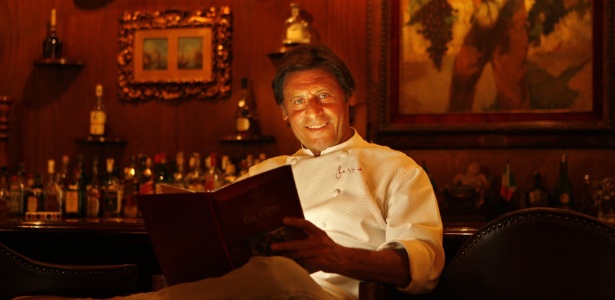 Chef de cozinha Giancarlo Bolla, dono do restaurante La Tambouille, posa no restaurante Ca"d"Oro, onde trabalhou no início de sua carreira, em São Paulo. Foto de 2006 - Bruno Miranda/Folhapress