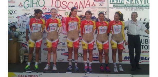 Uniforme colombiano deixa ciclistas seminuas e causa polêmica - Reprodução/Twitter - Reprodução/Twitter