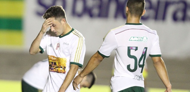 Allione foi expulso de campo durante a partida contra o Goiás, em 2014 - CARLOS COSTA/FUTURA PRESS/ESTADÃO CONTEÚDO