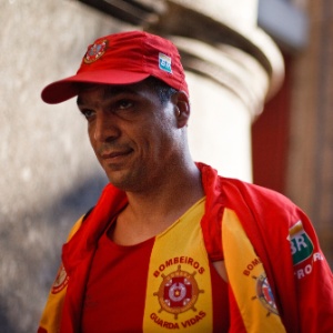 Líder da greve dos bombeiros em 2011, Daciolo discursou a favor dos PMs acusados da morte do pedreiro Amarildo - Daniel Marenco/Folhapress