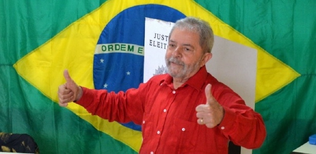 Após votar, Lula diz ter "esperança e expectativa" com resultado - Nelson Almeida/AFP