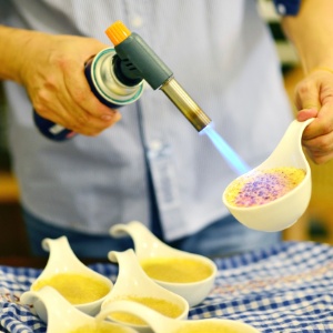 Maçaricos, usados para caramelizar doces, estão disponíveis na loja de empréstimos de Toronto - Getty
