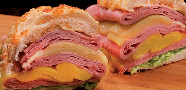 Os sanduíches feitos com mortadela são o destaque do cardápio - Davis Tadeu/Divulgação