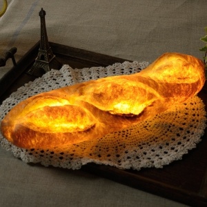 Lanterna feita com pão, arte da designer japonesa Yukiko Morita - Divulgação/pampshade.com