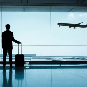 Companhia aérea permite que passageiros troquem milhas por refeições em aeroporto - Getty Images