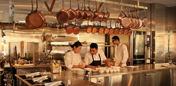 Cozinha do Chef"s Table at Brooklyn Fare, restaurante de NY reconhecido com três estrelas no Guia Michelin - Reprodução/Douglas Kim/Facebook/Brooklyn-Fare-Kitchen-Market
