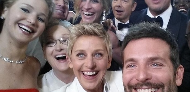 O selfie registrado na cerimônia do Oscar de 2014. Estão na imagem Jared Leto, Jennifer Lawrence, Meryl Streep, Julia Roberts, Bradley Cooper, Kevin Spacey, Brad Pitt, Angelina Jolie e Lupita Nyong"o - Reprodução/Twitter