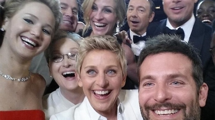 Selfie feita por Ellen DeGeneres com os concorrentes do Oscar de 2014