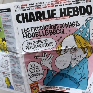 A publicação "Charlie Hebdo" costuma pôr à venda 60 mil exemplares, mas o número que sairá dentro de dois dias terá uma tiragem de um milhão e será traduzido para 16 idiomas - Bertrand Guay/AFP