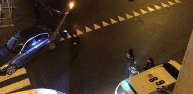 Morador de Viviers, no leste da Bélgica, publica imagem da movimentação da polícia em um dos locais onde ocorreu a operação - Reprodução/Twitter/NathanSoret