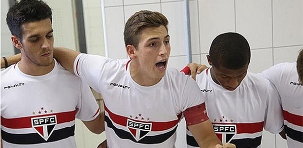 Hugo Gomes (2º esq) quando jogou pelo São Paulo em 2015 - Divulgação