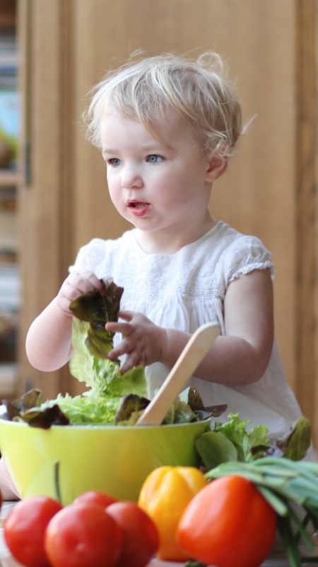A medida foi apresentada depois de quatro casos de má nutrição infantil terem resultado na hospitalização de crianças que seguiam dieta vegana - Getty Images