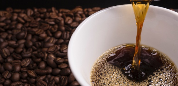 Por que o café ajuda as pessoas a ficarem acordadas?