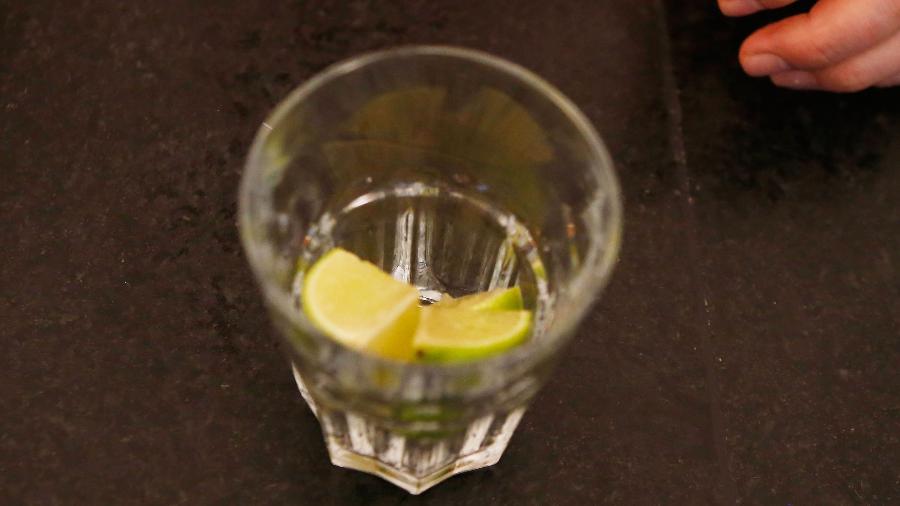 Caipirinha de Limão Caipirinha de Limão