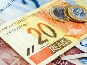 Salário mínimo de 2025 é R$ 106 maior que ano passado; veja reajuste