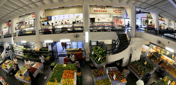 O Mercado Municipal de Pinheiros existe desde 1910, mas só em 1971 mudou para o endereço atual, na rua Pedro Cristi - Débora Costa e Silva/UOL