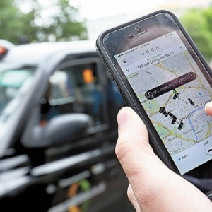Uber, um aplicativo de táxi, já está mexendo com a indústria de táxis tradicional - Chris Ratcliffe/Bloomberg