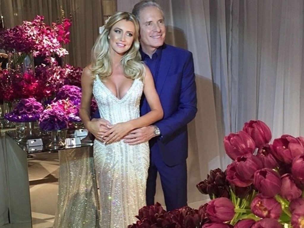 Convidado para o casamento de Roberto Justus e Ana Paula Siebert, que acontece na noite desta quinta-feira, o colunista Fábio Bernardo publicou uma foto dos noivos após a cerimônia - Reprodução/Instagram/fabiobernardo