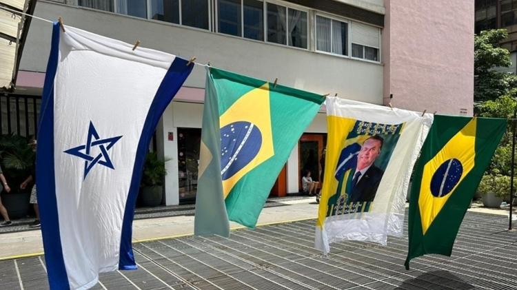 Bandeira de Israel estilizada com pentagrama e vendida em ato pro-Bolsonaro na Paulista