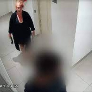 Idosa é condenada após dois anos por ataques racistas ao humorista Eddy Jr