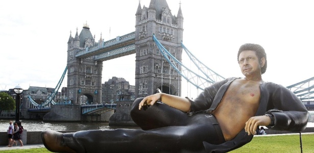 Estátua de 8 metros de Jeff Goldblum é exposta em parque de Londres - Reprodução - Reprodução
