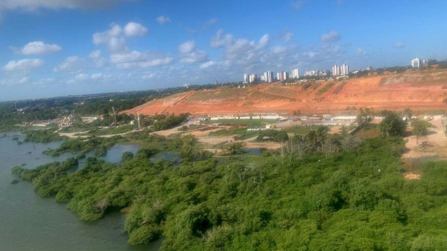 Foto aérea mostra região onde está a mina 18, no bairro do Mutange, que pode colapsar em Maceió - Governo de Alagoas
