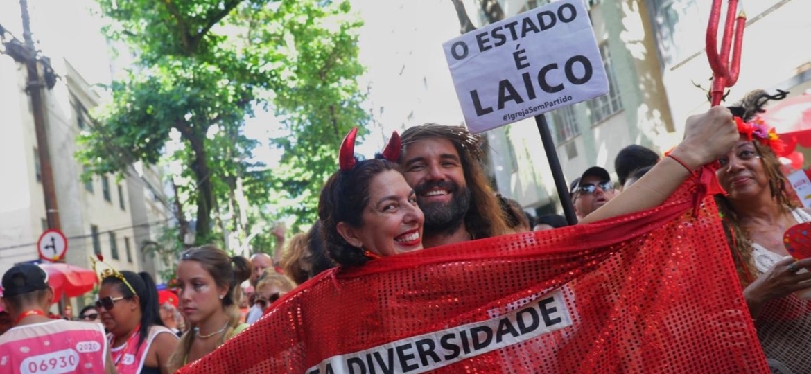 Foliões usaram fantasia como forma de protesto no Bloco Imprensa Que Eu Gamo - Luciola Villela/ UOL