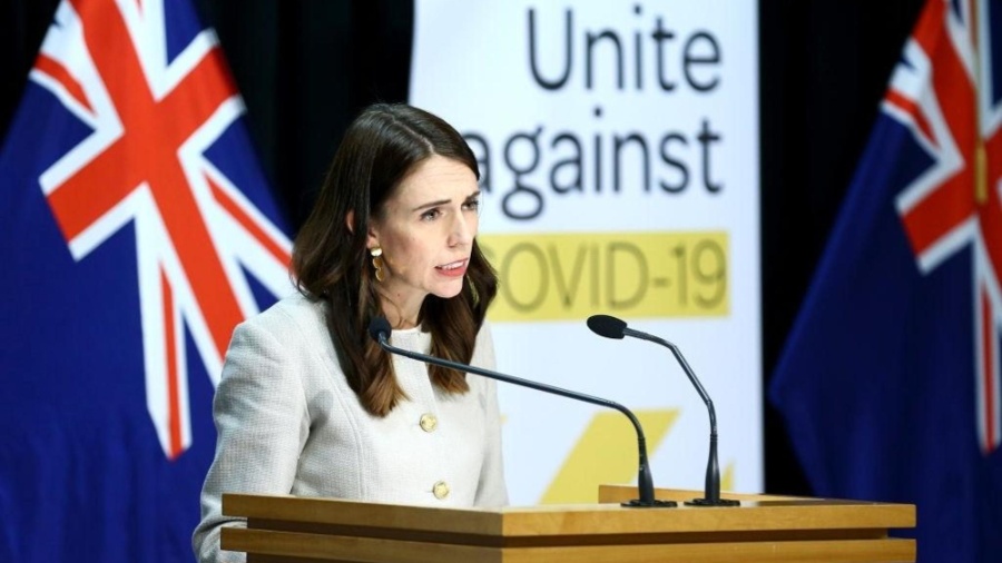 A premiê Jacinda Ardern atendeu aos pedidos da oposição para o adiamento das eleições - Hagen Hopkins/Getty Images
